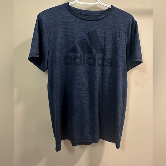 Women’s adidas tshirt - Picture 1 of 3